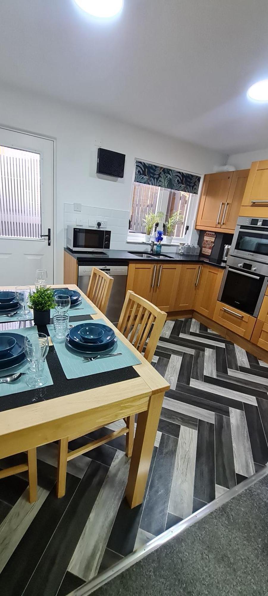Stylish Home In Linlithgow With Free Parking Экстерьер фото