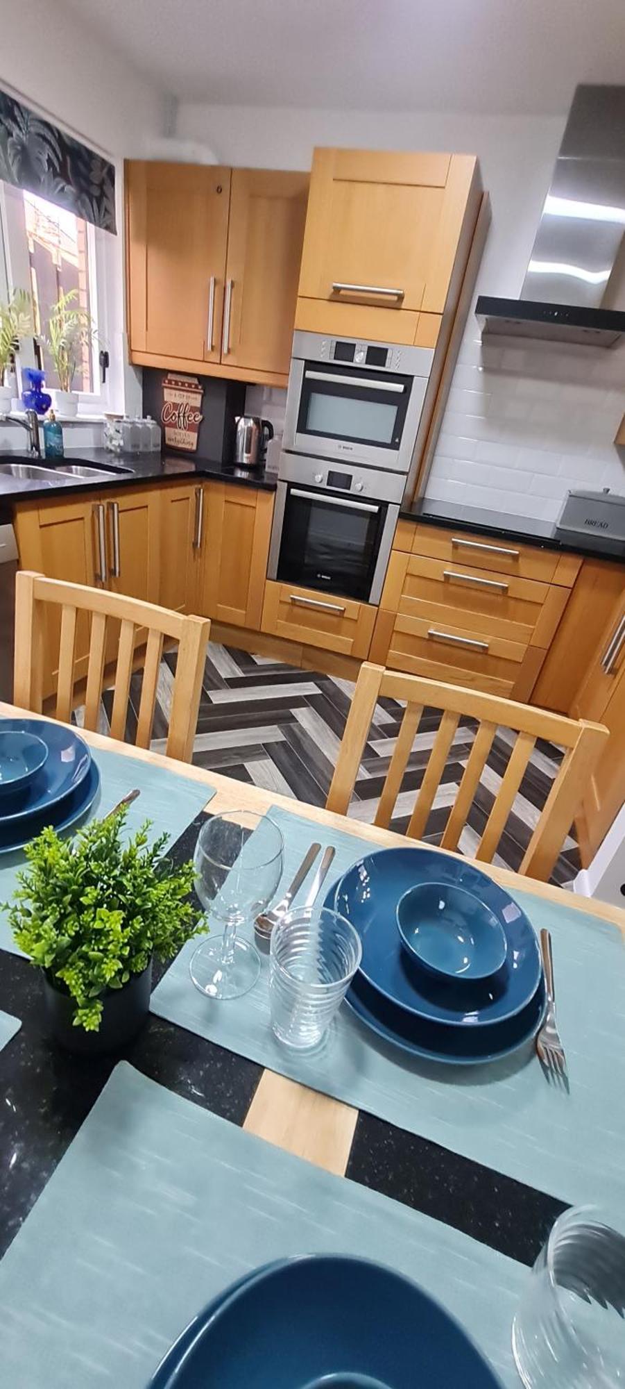 Stylish Home In Linlithgow With Free Parking Экстерьер фото